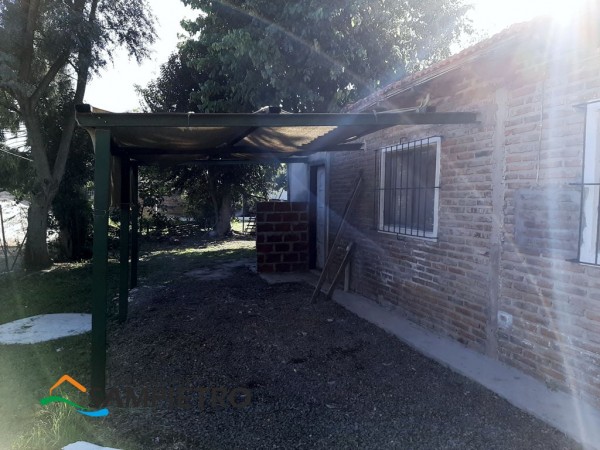 Casa 2 dorm, posibilidad local al frente, esquina frente a la plaza, Villa Urquiza
