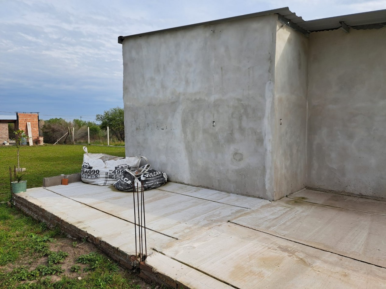 Amplio terreno con casa con estructura para ampliar, Villa Urquiza