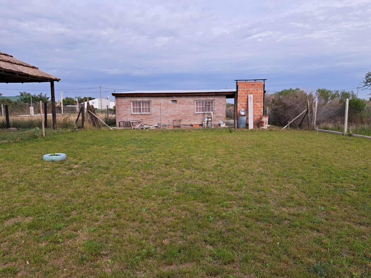 Amplio terreno con casa con estructura para ampliar, Villa Urquiza