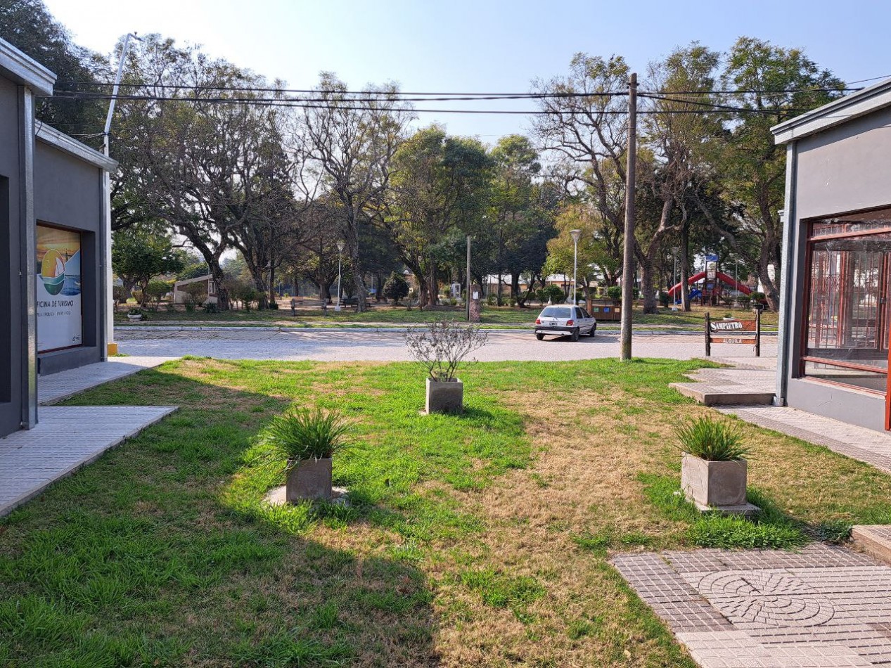 Local comercial frente a la plaza, Villa Urquiza. Local 1