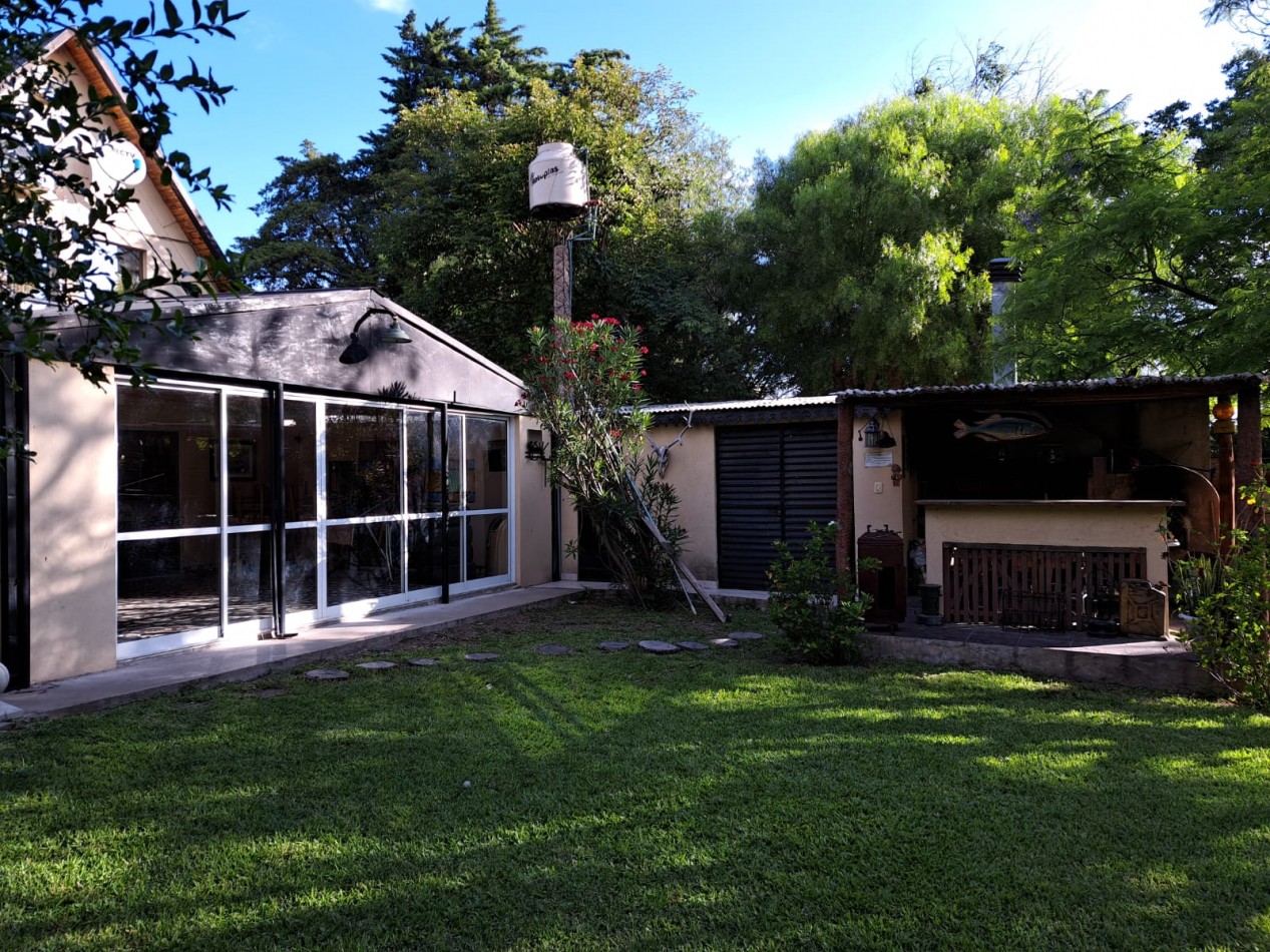 Amplia Casa con pileta y vista al rio, Villa Urquiza