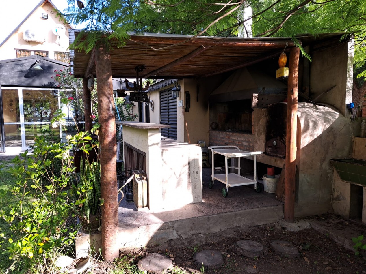 Amplia Casa con pileta y vista al rio, Villa Urquiza