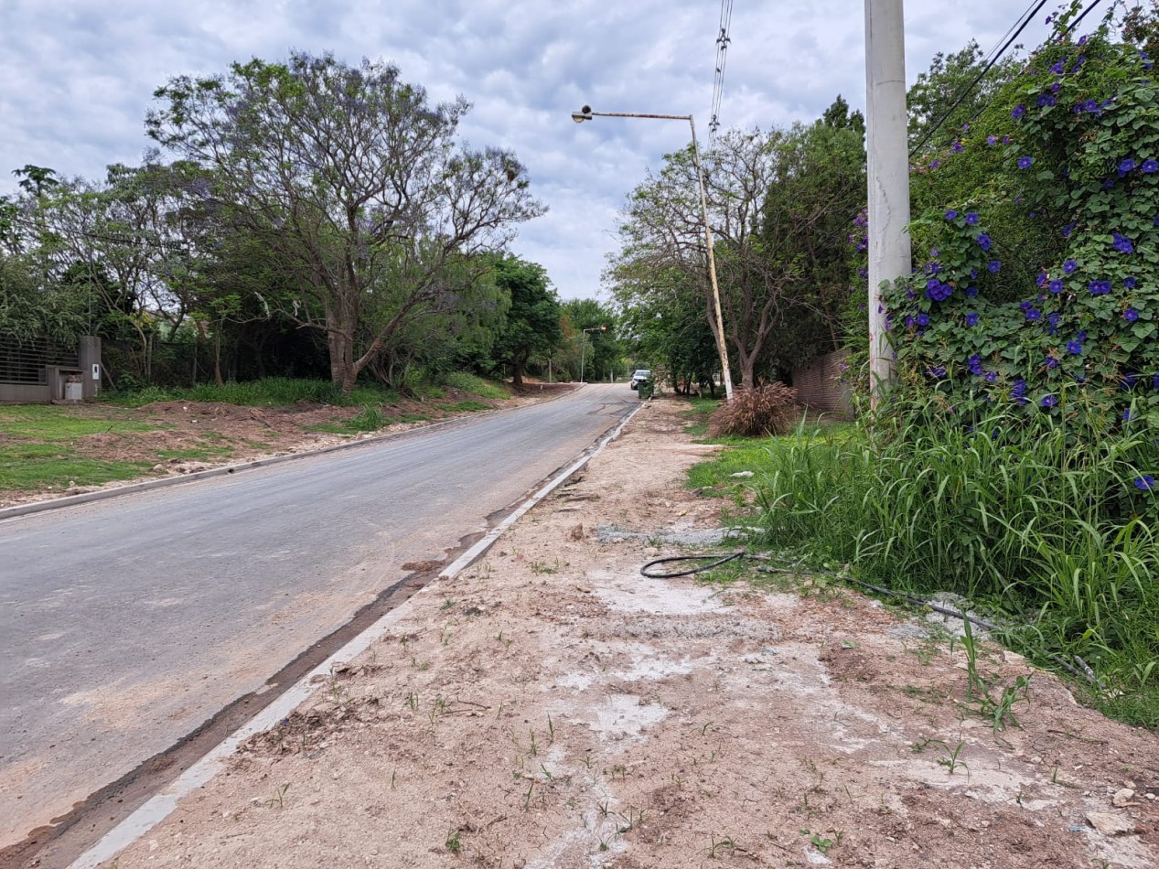 Amplio terreno en calle Echeverria al 2100