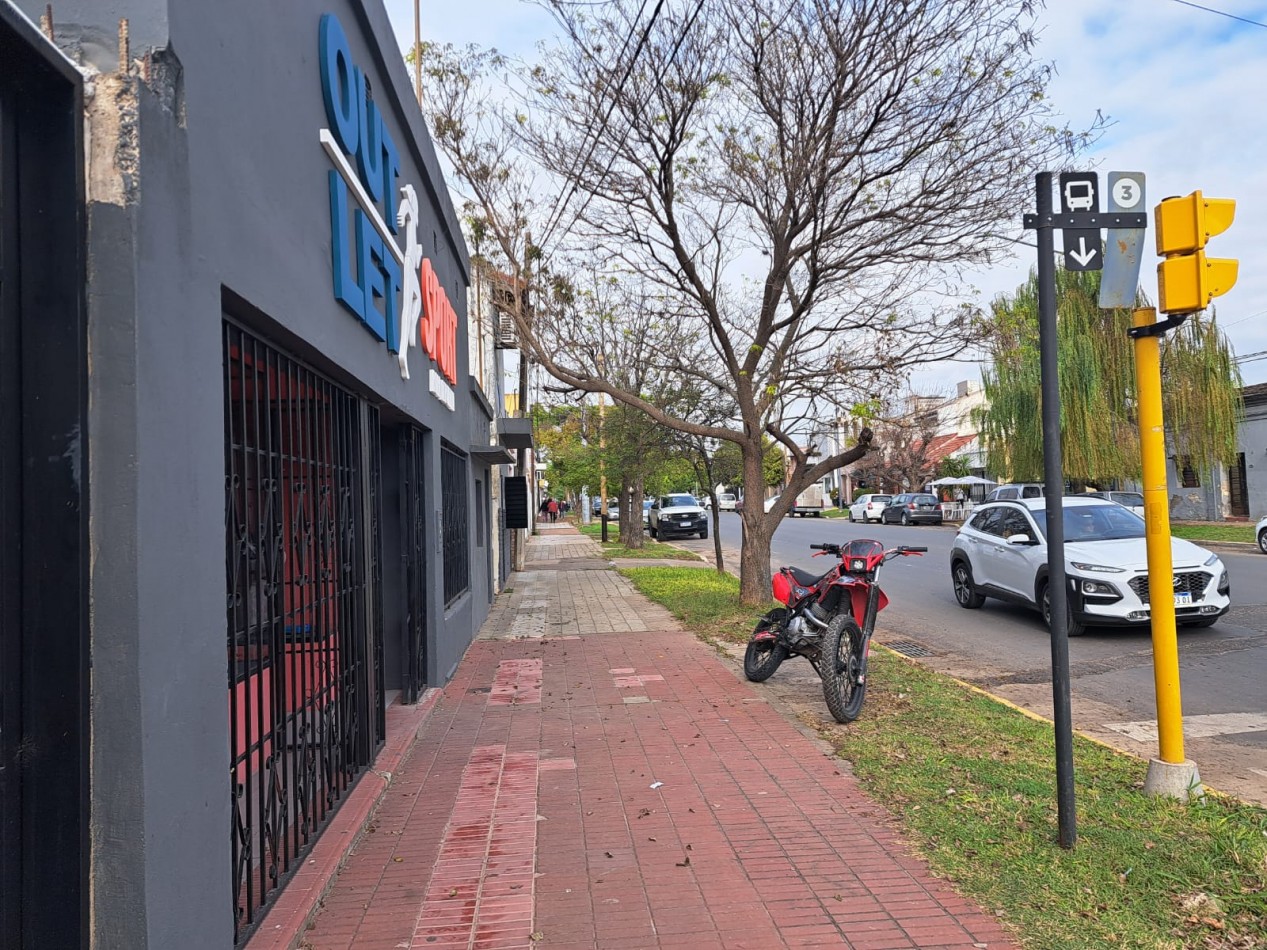 Local comercial en esquina Av. Ejercito y Gral. Galan