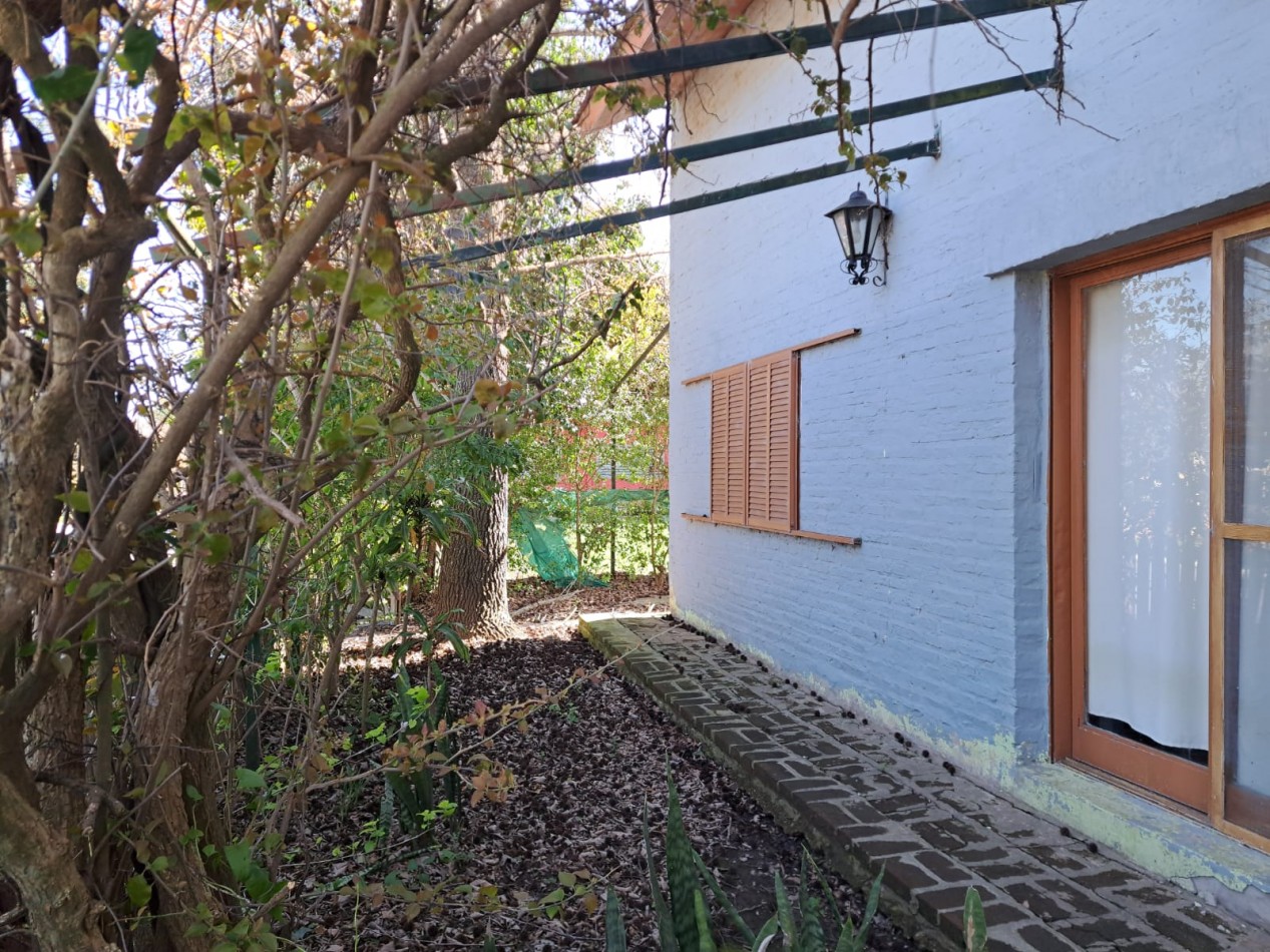 Casa quinta en Villa Urquiza, en avenida, cerca del rio con pileta