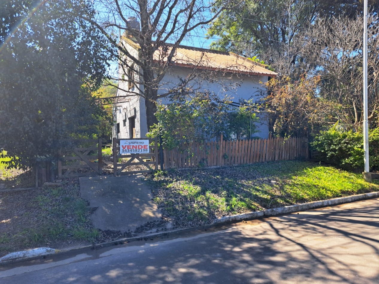 Casa quinta en Villa Urquiza, en avenida, cerca del rio con pileta