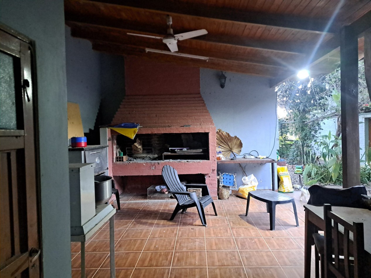 Casa quinta en Villa Urquiza, en avenida, cerca del rio con pileta