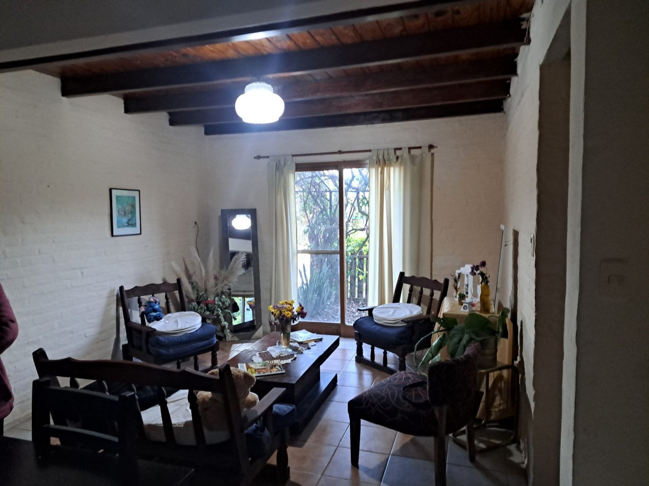 Casa quinta en Villa Urquiza, en avenida, cerca del rio con pileta