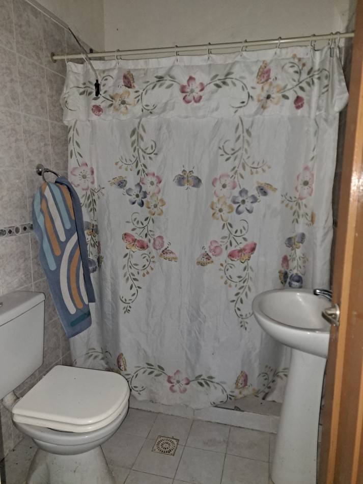 Casa quinta en Villa Urquiza, en avenida, cerca del rio con pileta