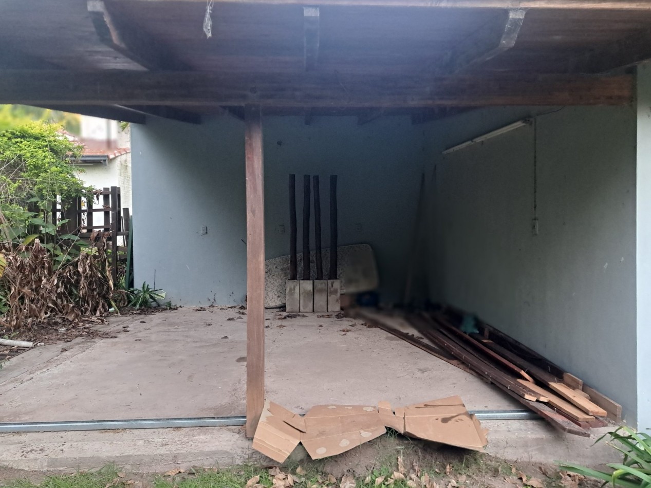 Casa quinta en Villa Urquiza, en avenida, cerca del rio con pileta