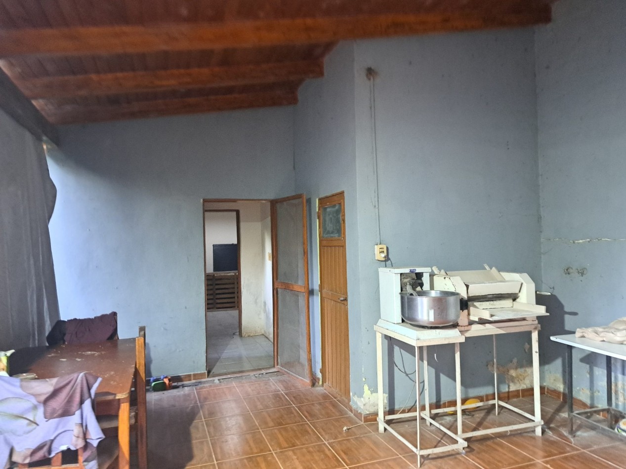 Casa quinta en Villa Urquiza, en avenida, cerca del rio con pileta