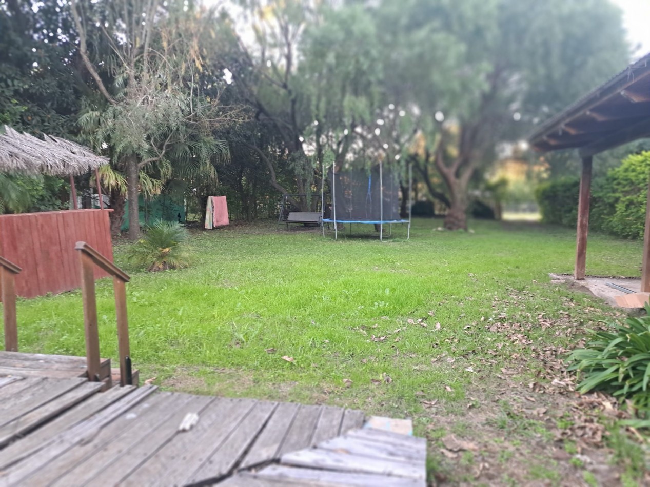 Casa quinta en Villa Urquiza, en avenida, cerca del rio con pileta