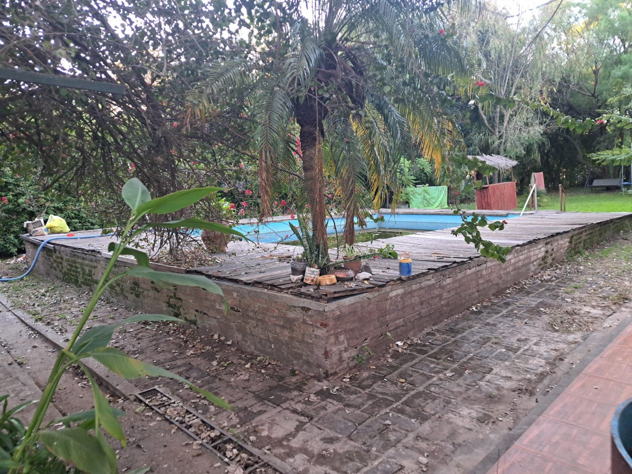 Casa quinta en Villa Urquiza, en avenida, cerca del rio con pileta