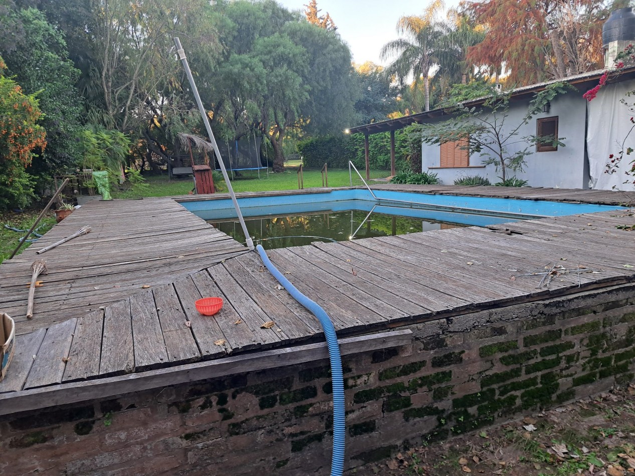 Casa quinta en Villa Urquiza, en avenida, cerca del rio con pileta