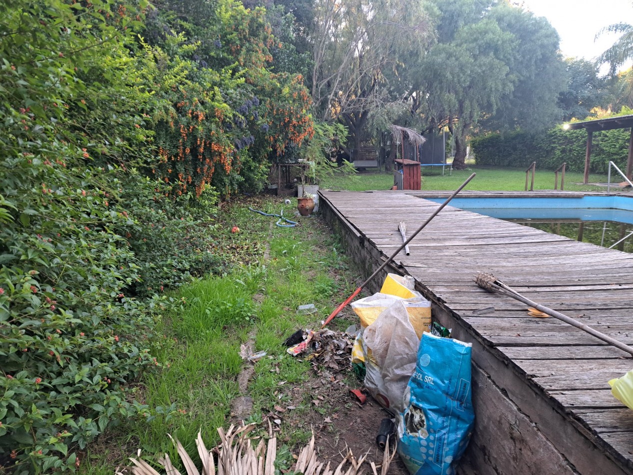 Casa quinta en Villa Urquiza, en avenida, cerca del rio con pileta