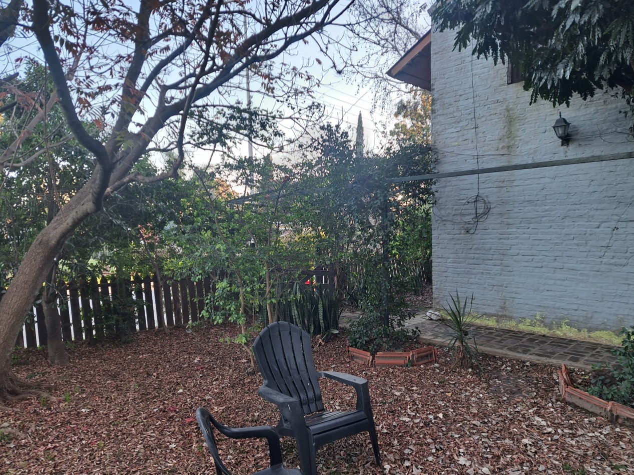 Casa quinta en Villa Urquiza, en avenida, cerca del rio con pileta